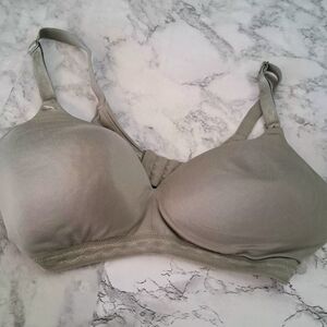 🌀Warner's Soft Gray Everyday Bra